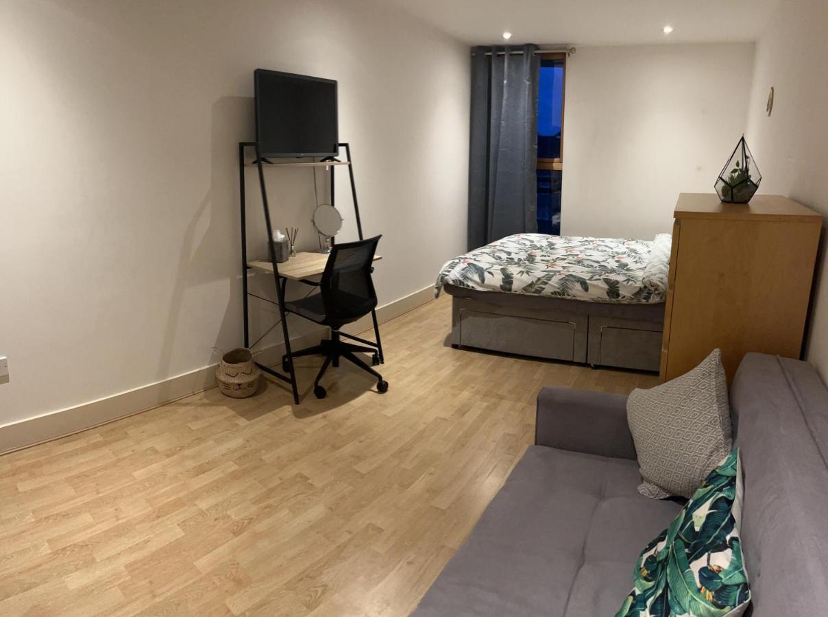 Large Room And Private Bathroom Londres Exterior foto